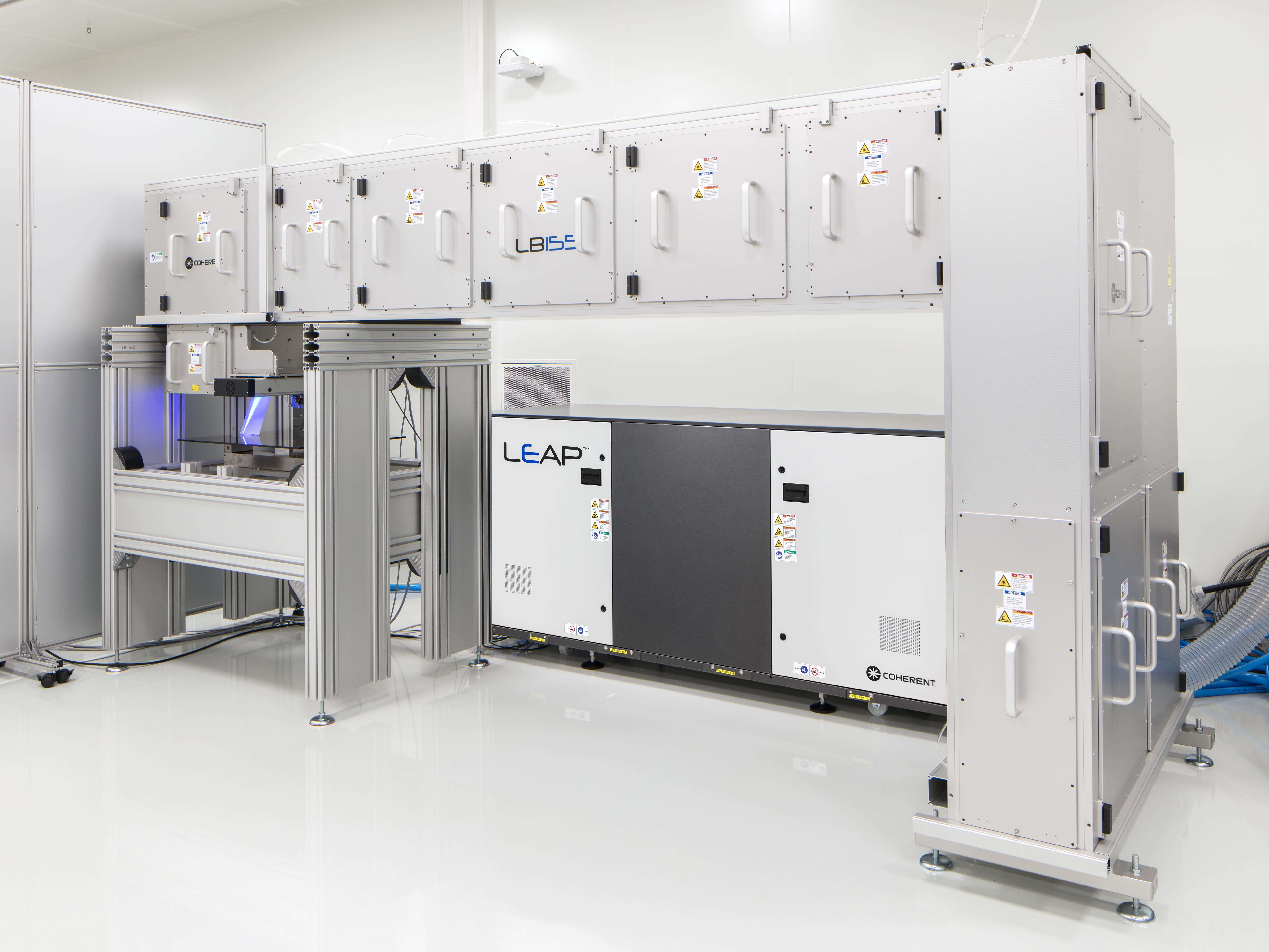 Ab sofort steht am Fraunhofer ILT ein neues Excimerlaser-System für die Verfahrensentwicklung bei der Mikrobearbeitung von Oberflächen zur Verfügung.