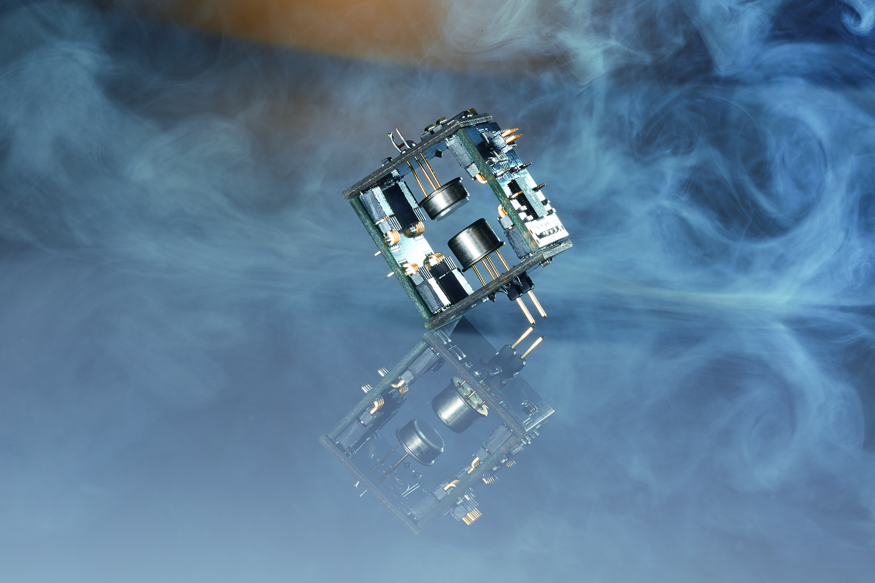 Miniaturized photoacoustics 2-chamber sensor system for CO2 measurement (dimensions: 25 mm × 25 mm × 25 mm).