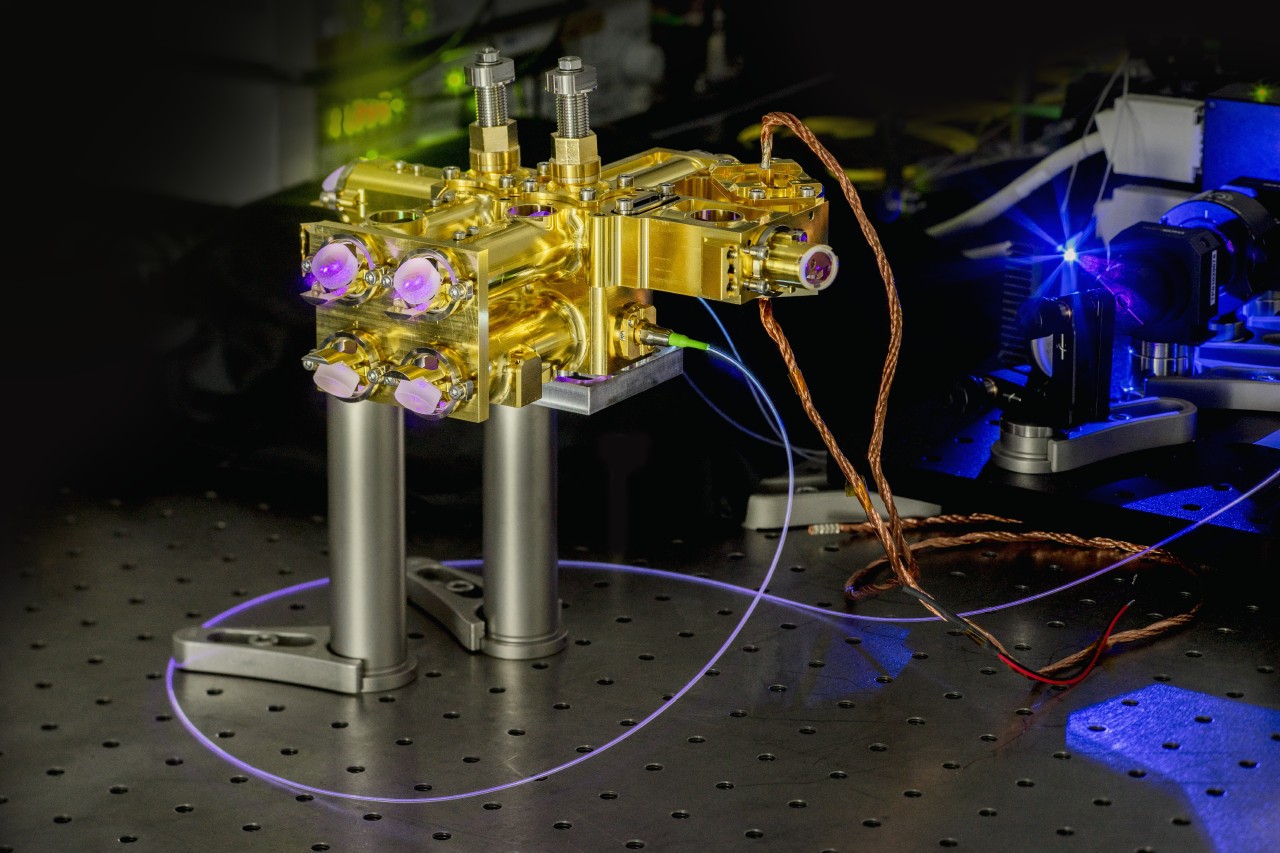 Stable source of polarized photons for quantum communication.