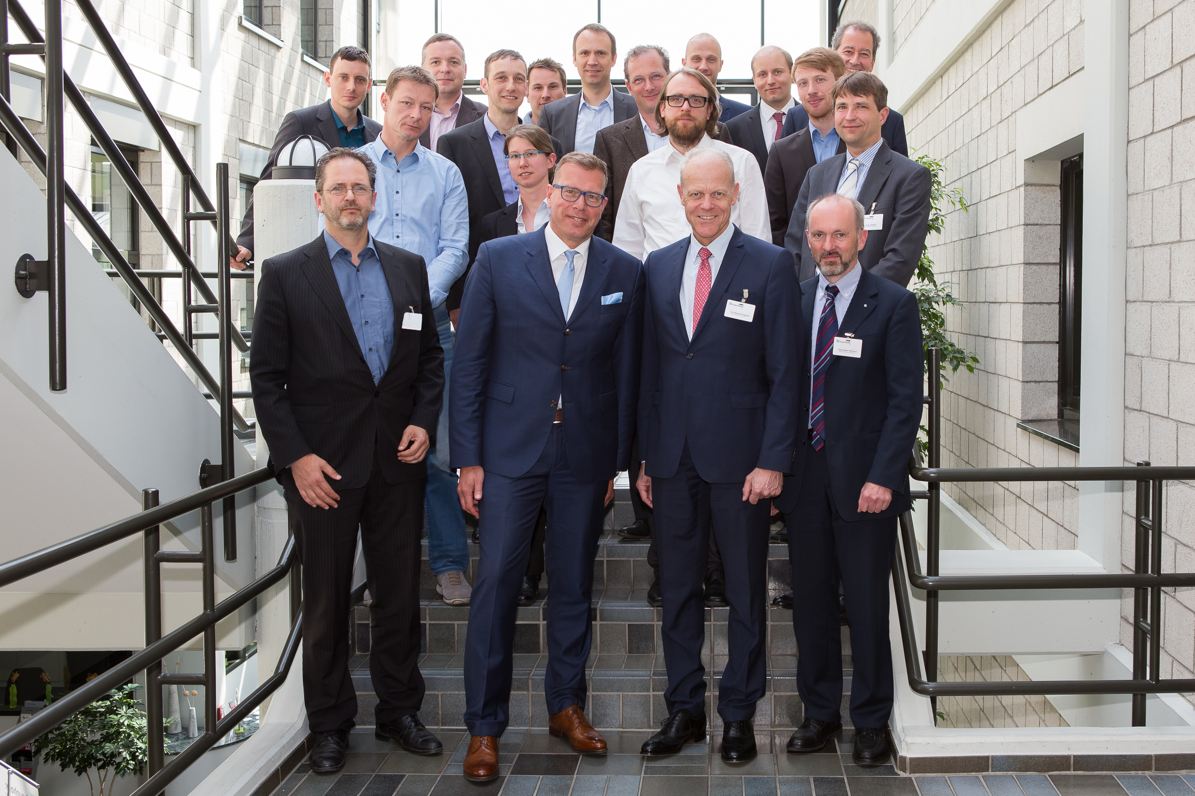 Partners of the Fraunhofer Cluster of Excellence “ADVANCED PHOTON SOURCES” met for the kick-off meeting on May 2, 2018 in Aachen. The coordinators: Cluster director Prof. Reinhart Poprawe, Fraunhofer ILT (front row, second from right), and Prof. Andreas Tünnermann, Fraunhofer IOF (front row, second from left).