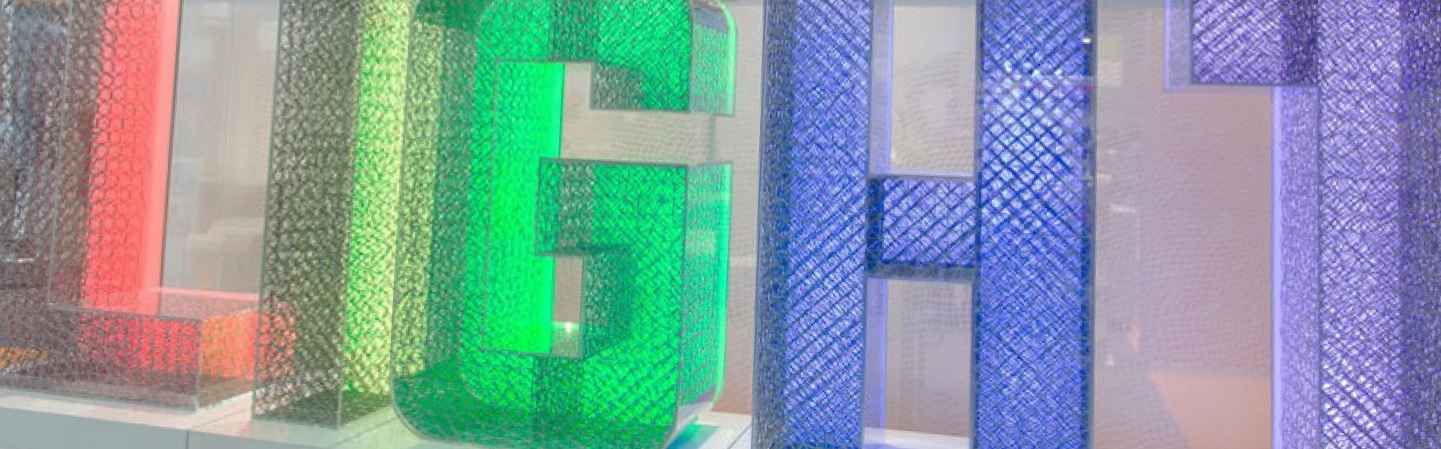 Die 3D-gedruckten mannshohen »LIGHT« Buchstaben verweisen auf die Additiven Fertigugnsverfahren und Laserverfahren für den Leichtbau der Aachener Experten.