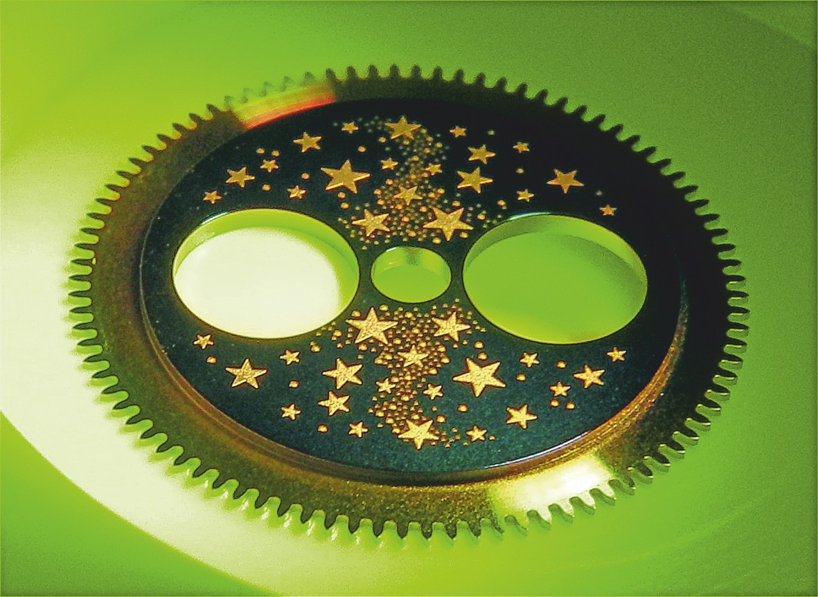 Mondphasenanzeige hochwertiger mechanischer Uhren aus einer sächsischen Manufaktur mit dekorativer farbiger Kohlenstoffbeschichtung und laserstrukturiertem Sternenhimmel Mondphasenanzeige hochwertiger mechanischer Uhren aus einer sächsischen Manufaktur mit dekorativer farbiger Kohlenstoffbeschichtung und laserstrukturiertem Sternenhimmel.