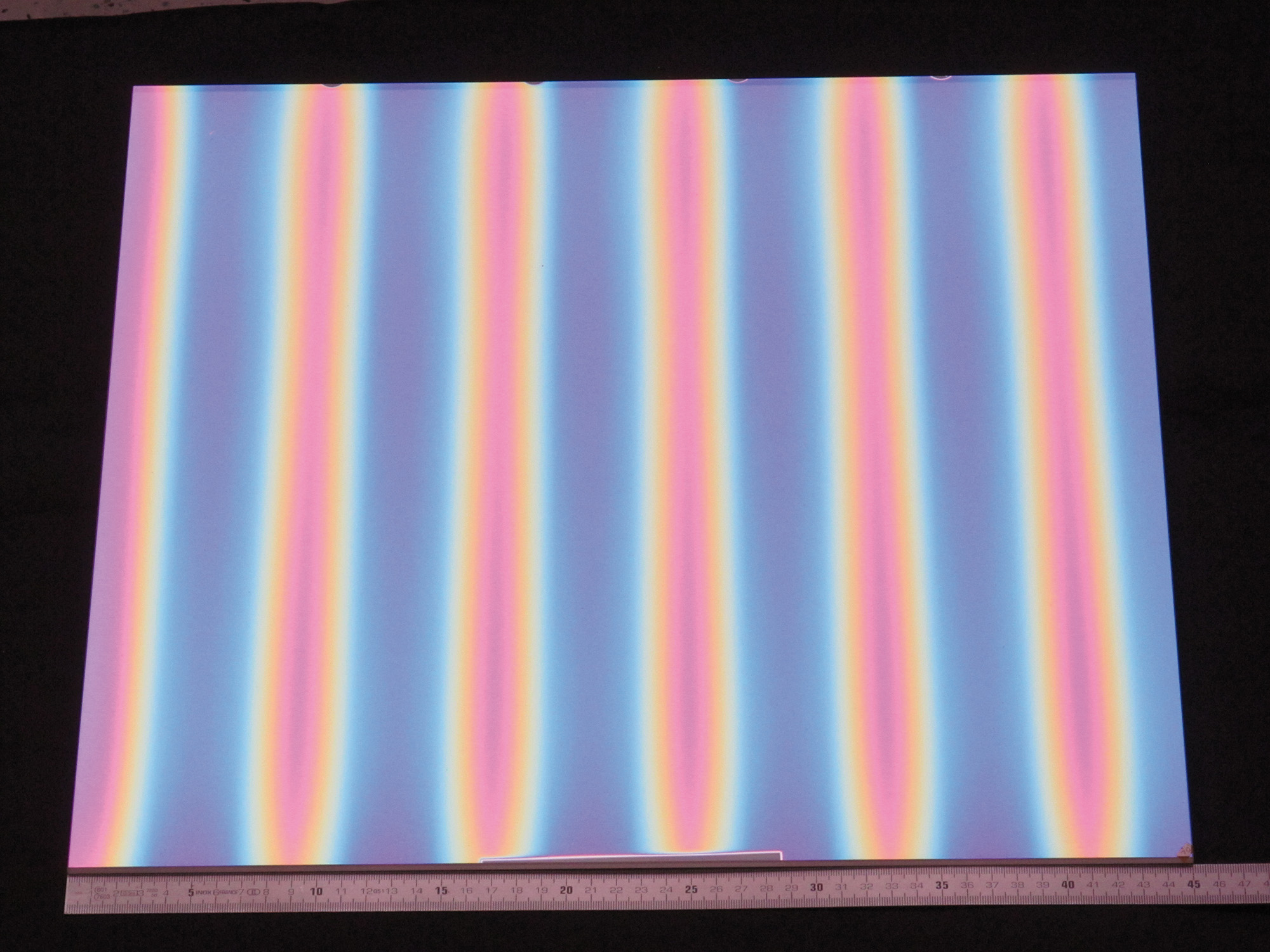 1-dimensional gradierter, annähernd sinusförmiger Schichtdickenverlauf auf Glassubstrat (450x450 mm).