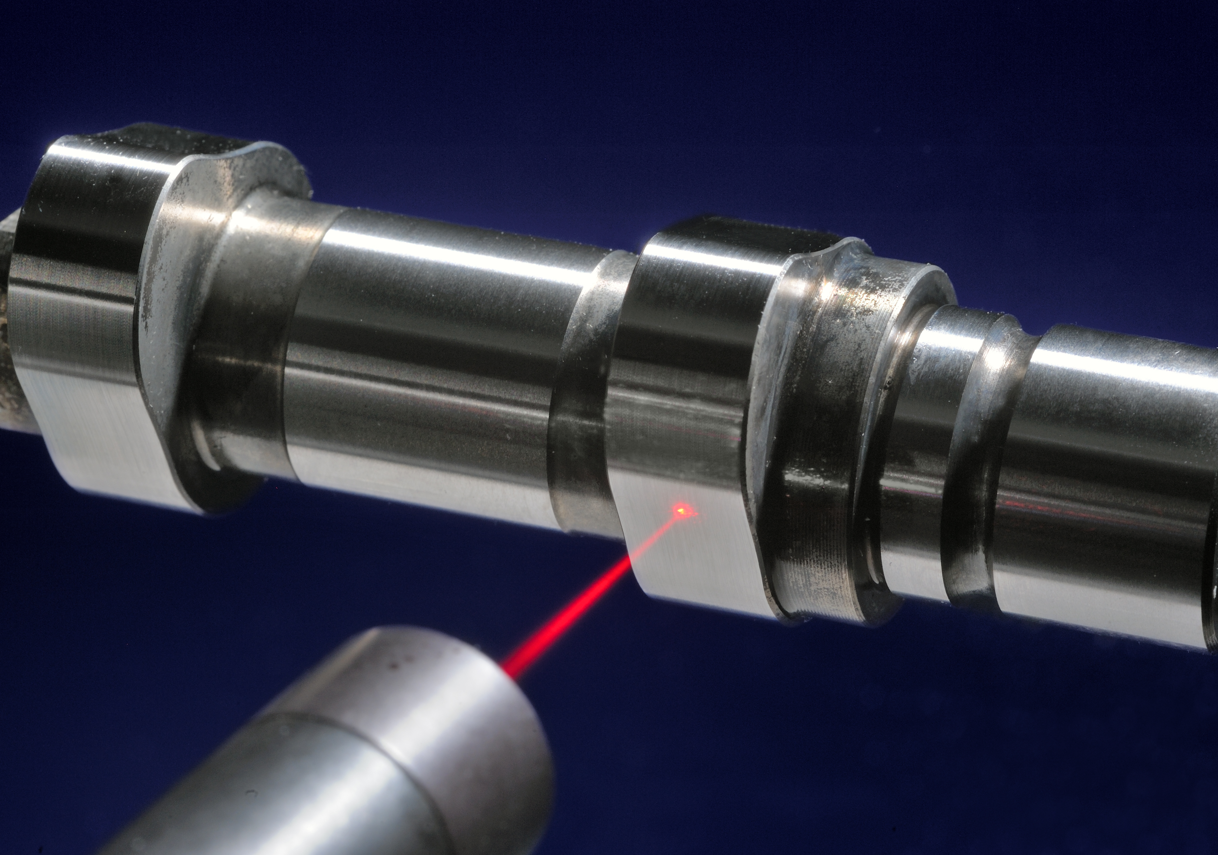 Shape and position tolerance measurement on a camshaft.